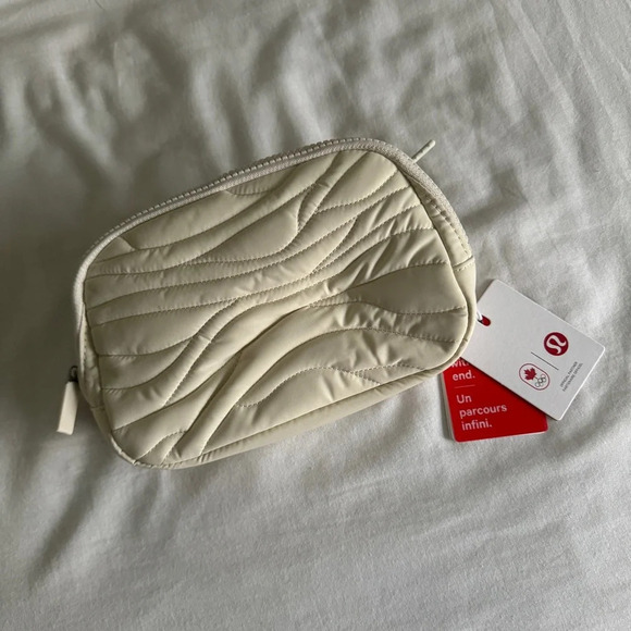 🆕🇨🇦 Lululemon Team Canada Everywhere Belt Bag Light Ivory Raw Linen - Picture 2 of 5